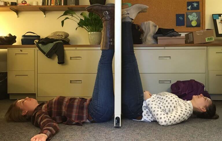 Mettre les jambes en l'air permet de détendre le système nerveux.