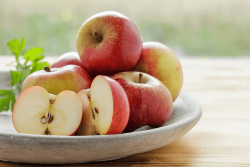 La pomme contre l'inflammation des gencives.