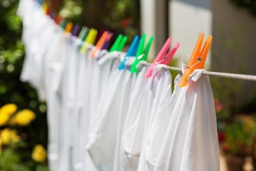 Astuces pour redonner de la blancheur aux vêtements