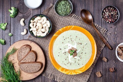 Velouté de légumes pour éliminer n'importe quelle douleur du corps