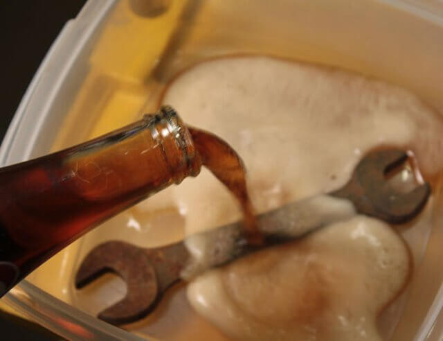 Du coca-cola contre la rouille.