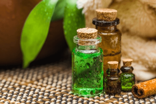 Comment éliminer les odeurs sous les aisselles : huile d'arbre à thé