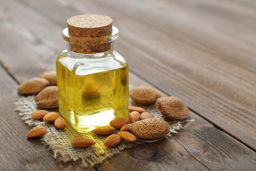 Comment réduire les cernes : huile d'amande