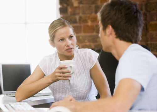 Arrêt de travail quand une femme vit des règles douloureuses.