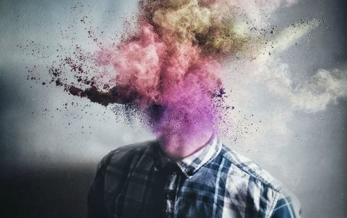 tête qui explose en poudre colorée