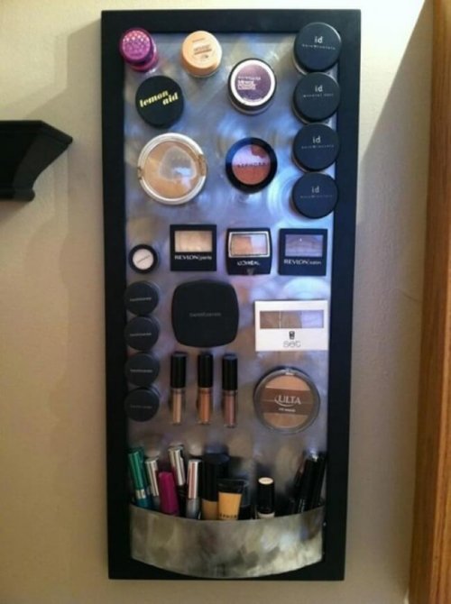 Rangement du maquillage.