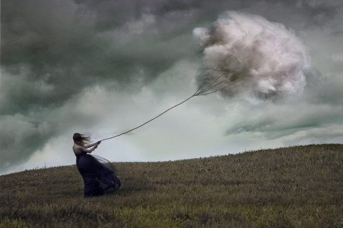 femme cerf-volant nuage
