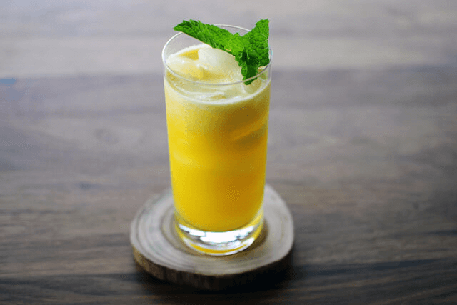 Jus d'ananas contre la cystite.