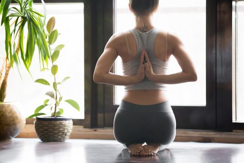 Coliques menstruelles : 12 postures de yoga