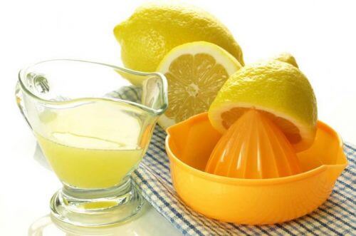 jus de citron pour éliminer le tartre des dents