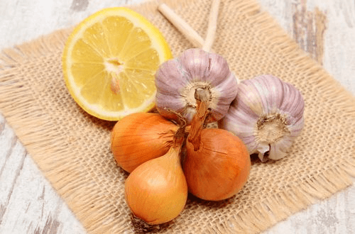 ail, citron et oignon pour le traitement de l'alopécie