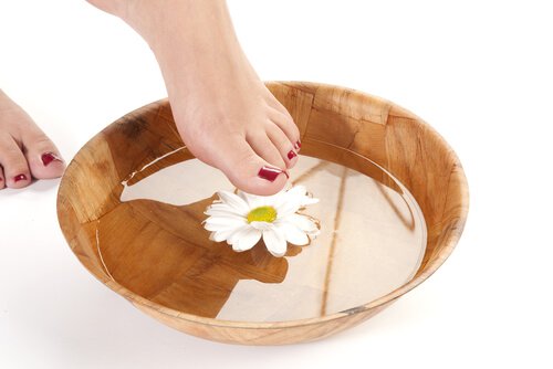 éliminer les callosités avec de la camomille