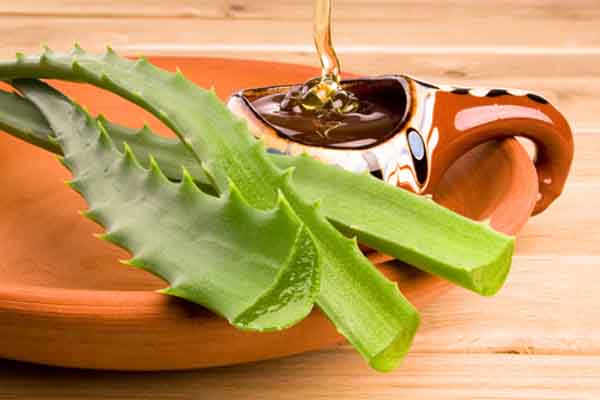 Aloe vera et miel pour nettoyer votre côlon.
