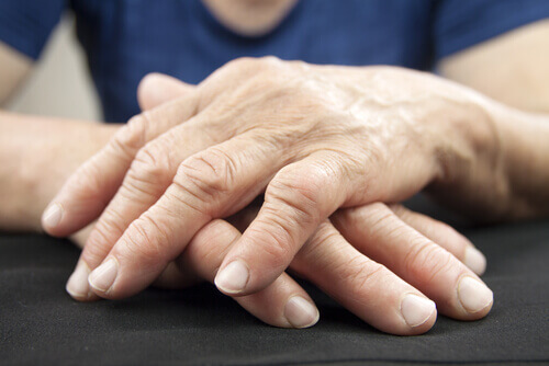 les douleurs dans les articulations sont un signe de maladies cardiaques