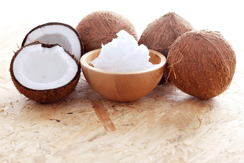 bienfaits huile de coco pour réduire les vergetures, les cicatrices et les taches