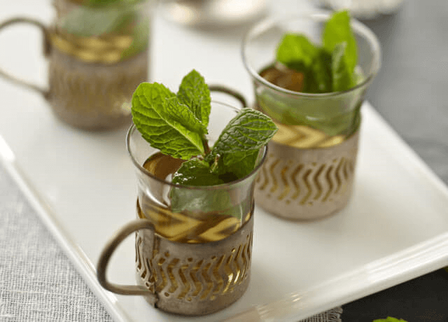 La menthe calme l'irritation de la gorge.