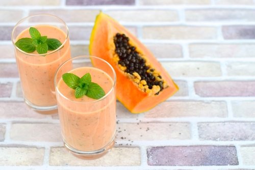 Calmez l'acidité stomacale avec un smoothie à la papaye.