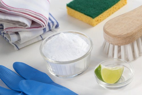 le bicarbonate de soude et le citron pour retrouver la blancheur des vêtements
