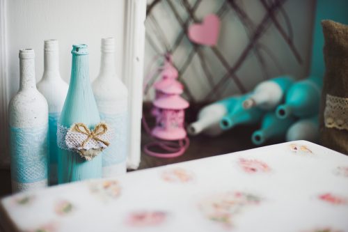 créativité avec des bouteilles décorées