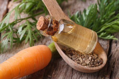 3 masques à l'huile de carotte pour faire pousser vos cheveux