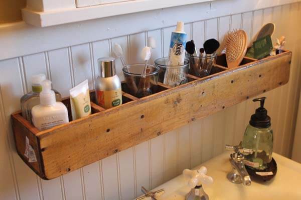 Les rangements suspendus : votre allié pour décorer et organiser votre salle de bain