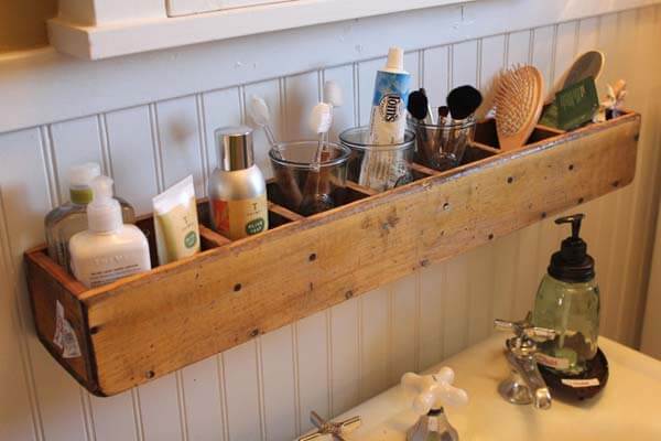 Les rangements suspendus : votre allié pour décorer et organiser votre salle de bain