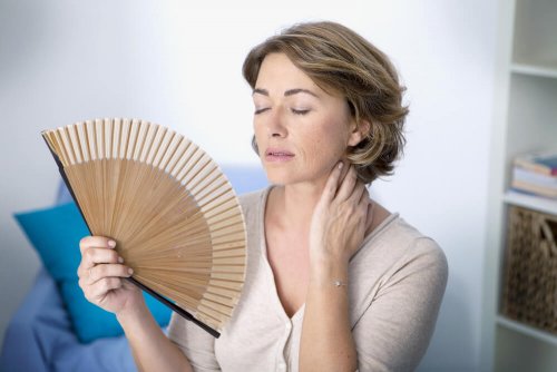 Contrôlez les bouffées de chaleur de la ménopause avec ces 8 remèdes maison