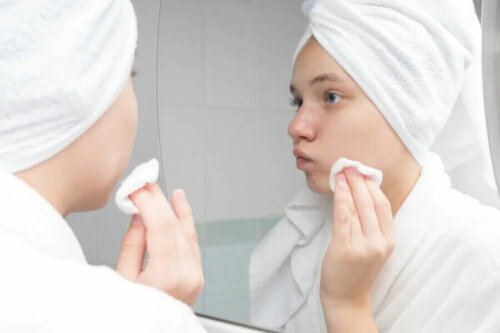 Pour éliminer l'acné, n'allez jamais vous coucher sans retirer votre maquillage