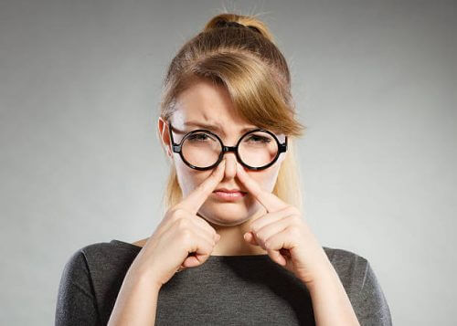 Massages pour se déboucher le nez.