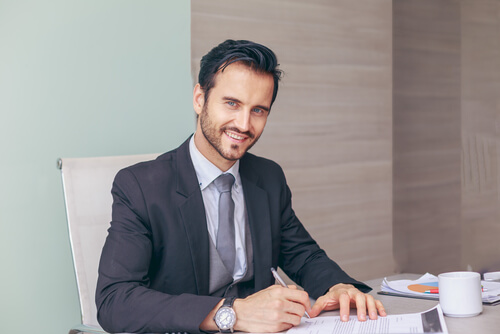 l'’inclinaison de la signature parle de notre personnalité