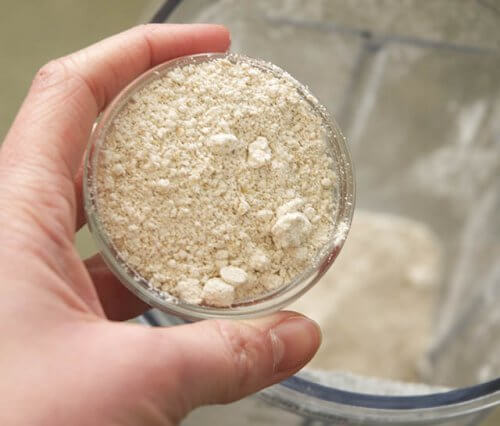 Farine d’avoine et miel pour traiter les talons crevassés