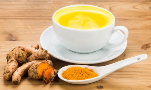 Tisane de curcuma et lait