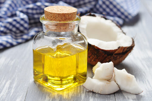 Bain de bouche à base d'huile de coco.