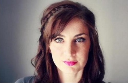 tresse sur la tête parmi les coiffures faciles