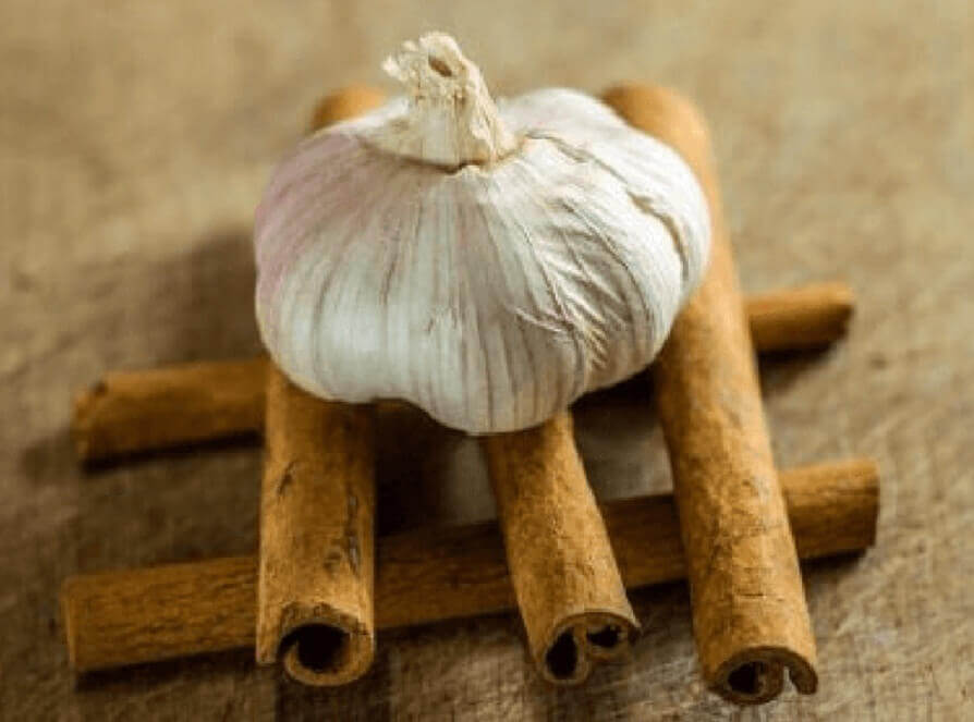 Remède à l'ail et à la cannelle pour perdre du poids