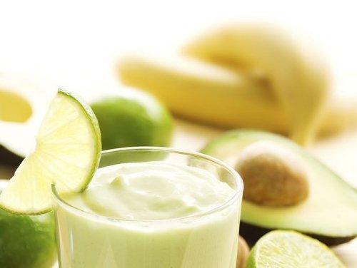 Parmi les recettes à l'avocat que nous vous proposons figure ce smoothie vert