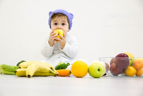 Savez-vous quels fruits un bébé peut manger ?