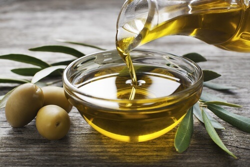 Bienfaits de l'huile d'olive dans une huile aromatisée.