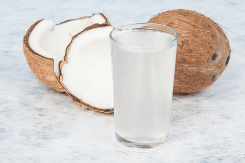 L'eau de coco réduit le stress et les changements d'humeur pour un ventre plus plat.