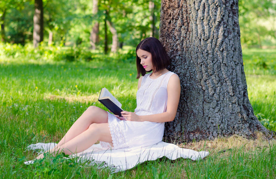 femme en train de lire