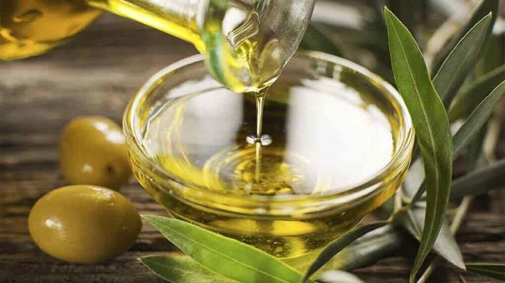 Traitement d'huile d'olive et amande.