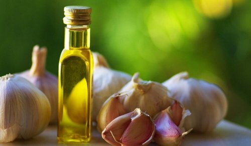ail et huile d'olive pour traiter les ongles incarnés