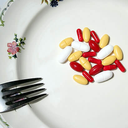 assiette contenant des médicaments