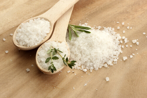 remèdes naturels efficaces contre les pellicules : sel
