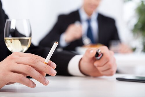 Le tabac, une mauvaise habitude pour reconnaître une crises cardiaque.