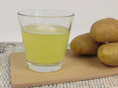 Jus de pomme de terre pour accélérer la pousse des cheveux.