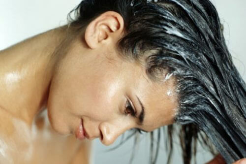 Masques aux oeufs pour accélérer la pousse des cheveux.