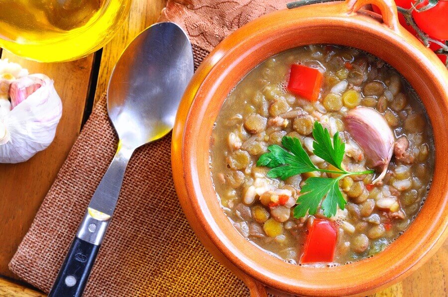 la soupe détox aux lentilles, chou kale et patate douce.