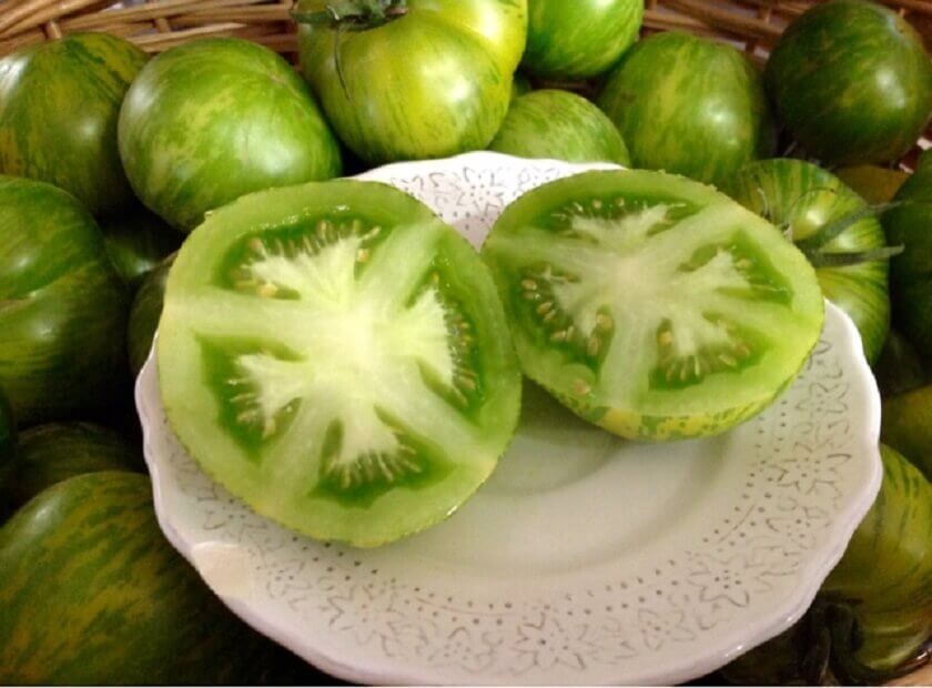 combattre l'herpès labial avec 5 traitements naturels : tomates vertes