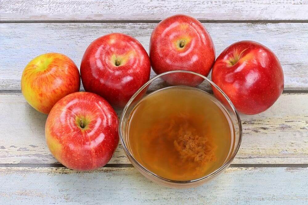 Vinaigre de cidre pour une désintoxication des cheveux.